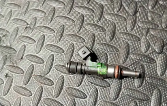 BMW 5 E60 E61 Fuel injector 7834893