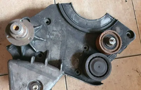 Audi A4 S4 B6 8E 8H Engine mounting bracket 059121313F 32X4