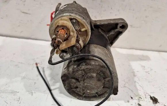 Peugeot 107 Starter motor TS10E1