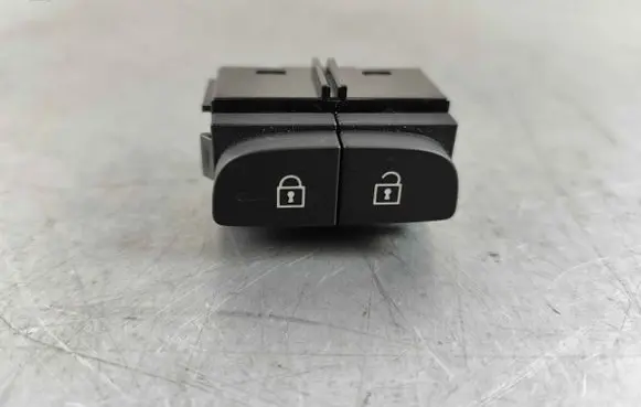Volvo XC40 Central locking switch button 31456156