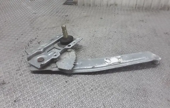 Rear door manual window regulator
