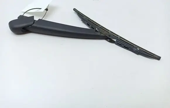 Rear wiper blade arm