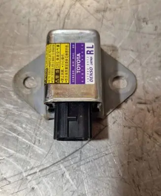 Toyota Land Cruiser (J120) Airbag deployment crash/impact sensor 8983360010 1879000472