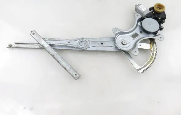 Toyota Corolla Verso E121 Front door window regulator with motor 698200F010