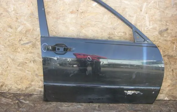 Lexus IS 200-300 Front door
