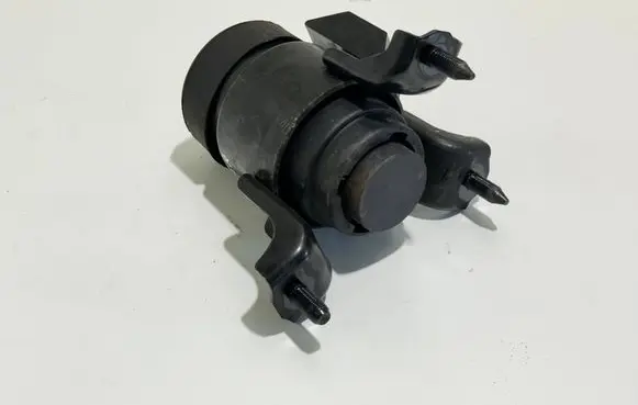 Toyota Highlander XU70 Engine mount bracket