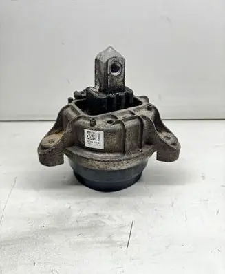 Engine mount bracket