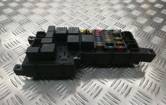 Volvo V70 Fuse module 8637841 518717004