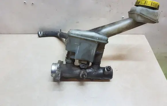 Nissan X-Trail T30 Master brake cylinder