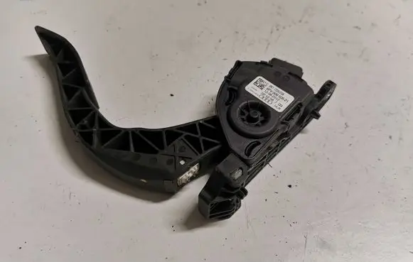 Audi A5 8T 8F Accelerator throttle pedal 8K1723523A