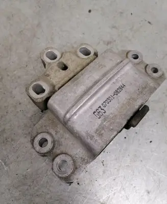 Volkswagen PASSAT B6 Engine mount bracket 070301062844