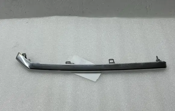 Suzuki Vitara (LY) Front bumper splitter molding 7177186R