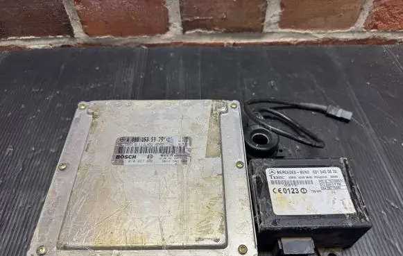 Mercedes-Benz Vito Viano W639 Engine control unit/module A0001535979 0281010927