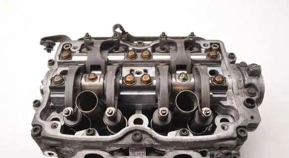 Subaru Legacy Engine head EJ25