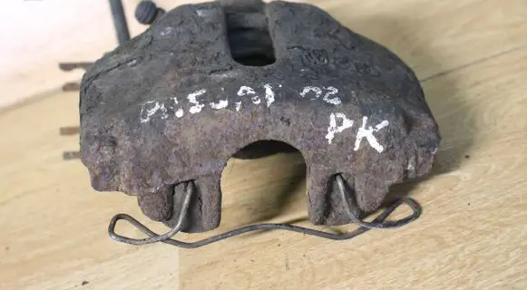 Volkswagen PASSAT B5.5 Front brake caliper
