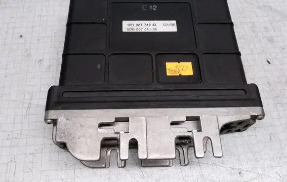 Volkswagen Golf III Gearbox control unit/module 1H1927739AL 5DG00764100 01M927733