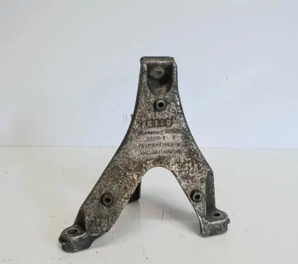 Audi A4 S4 B7 8E 8H Engine mounting bracket 8E0199308AF
