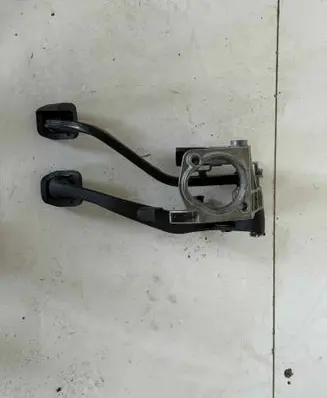 BMW 3 E90 E91 Pedal assembly 42322403 A1S19CU3