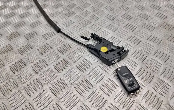 Volkswagen Phaeton Glove box lock 3D1857148