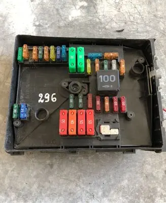 Volkswagen PASSAT B6 Fuse module 1K0937821E