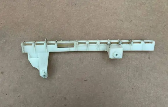 Audi Q5 SQ5 Rear door windshield rail 8R0839067C