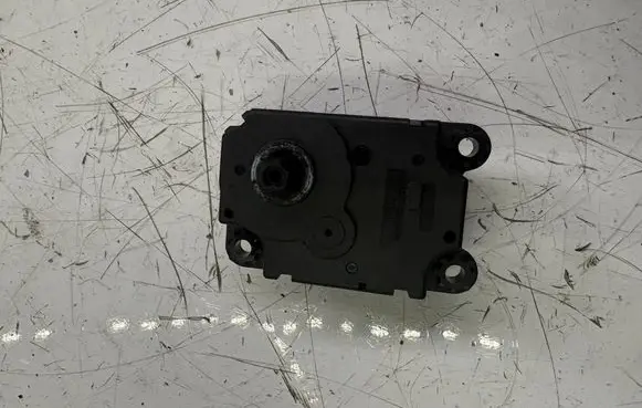 Mitsubishi L200 A/C air flow flap actuator/motor 1004177C