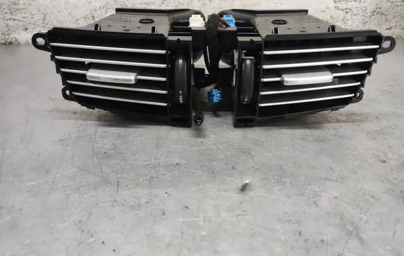 Mercedes-Benz E W212 Dash center air vent grill A2128302554