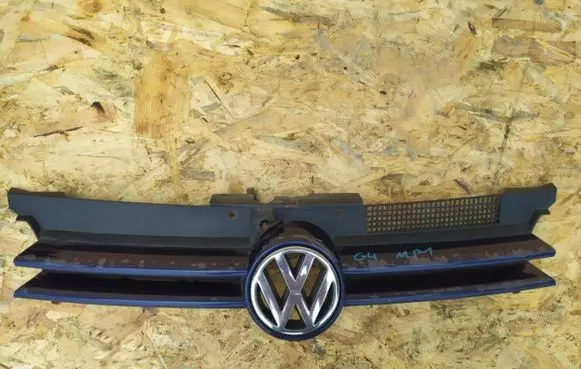 Volkswagen Golf IV Front bumper upper radiator grill ddddd