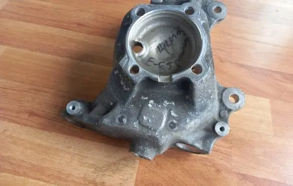 BMW 7 E65 E66 Front wheel hub 6753461 31216753461