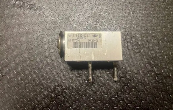 Mercedes-Benz C W204 Air conditioning (A/C) expansion valve 2128300284