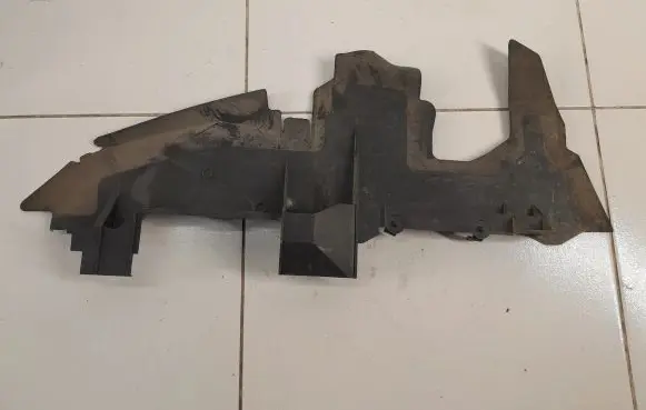 Audi Q7 4L Intercooler air guide/duct channel 4L0121283
