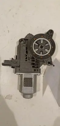 Hyundai Ioniq Front door window regulator motor 82460G2020