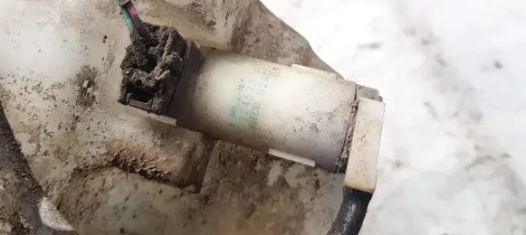 Nissan Almera Windscreen/windshield washer pump 2224573a