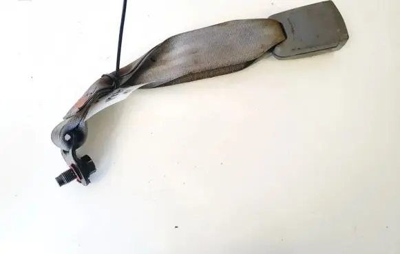 KIA Carens I Rear seatbelt buckle