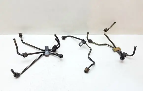 Volvo V70 Fuel injector supply line/pipe 