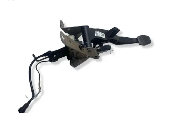 Ford Focus Clutch pedal BV617B633