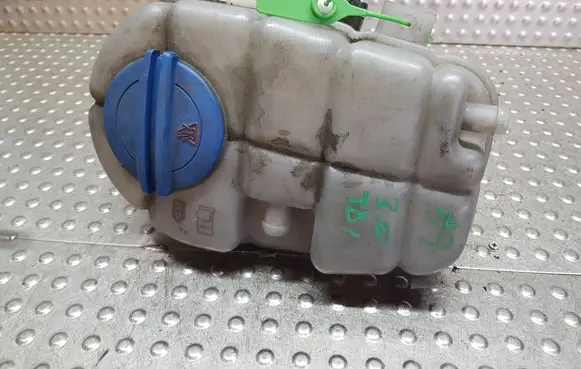 Audi A6 S6 C7 4G Coolant expansion tank/reservoir S27698245 4G0121403G