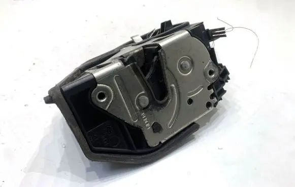 BMW 3 E90 E91 Rear door lock 7167075