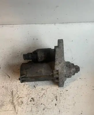Volkswagen Polo Starter motor 02T911023S