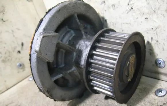 Opel Vectra B Water pump GM24409355 18J85KW