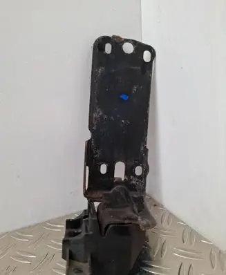 BMW 3 E90 E91 Radiator mount bracket 711781110
