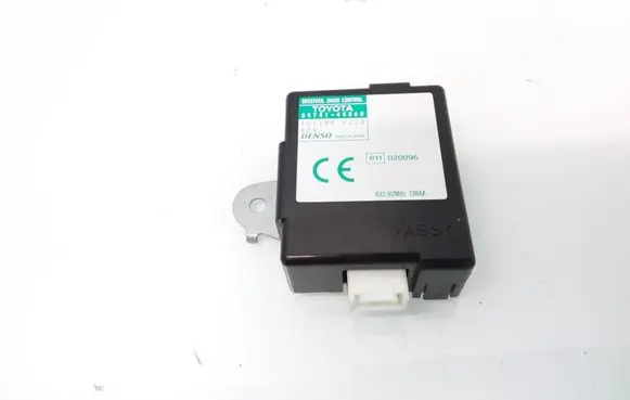 Toyota Avensis Verso Door central lock control unit/module 8974144060 1513007220