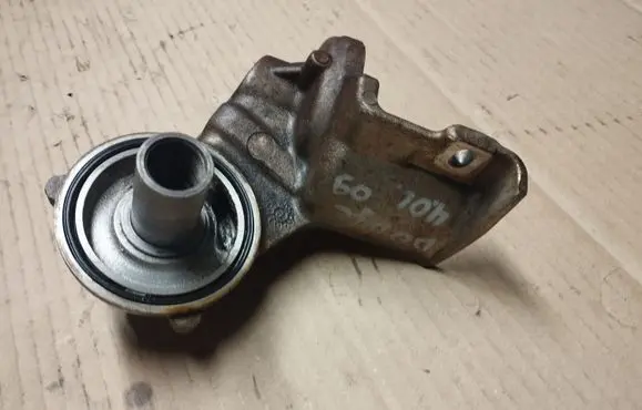 Chrysler Town u0026 Country V Oil filter mounting bracket