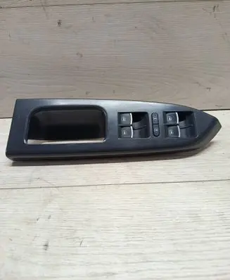 Volkswagen Touran II Electric window control switch 1T1867371H