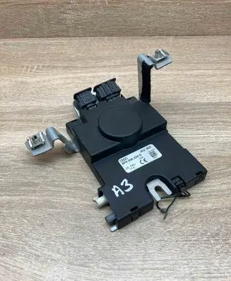Audi A3 S3 8P Aerial antenna amplifier 8P0035225D