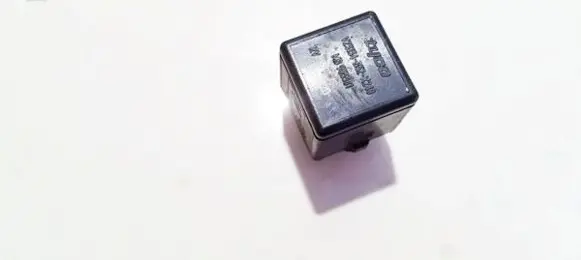 Volvo S40, V40 Other relay mb953381 v23134-b52-x240