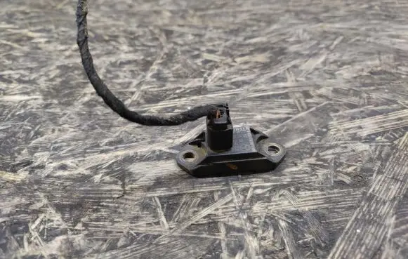 Mercedes-Benz SL AMG R230 Airbag deployment crash/impact sensor 0025427018