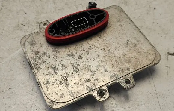 Volkswagen Touareg II Headlight ballast module Xenon 5DV00900000 15411201274AAH 100VDC85VA