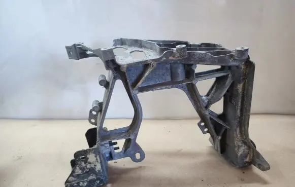 Mercedes-Benz C W205 Headlight/headlamp mounting bracket A2056221600