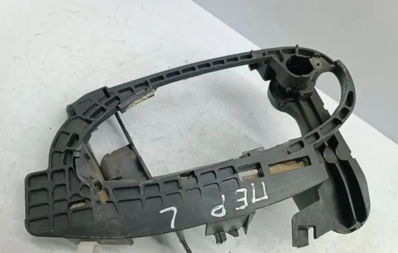 BMW 7 E65 E66 Front door exterior handle/bracket 7013701 7013701705